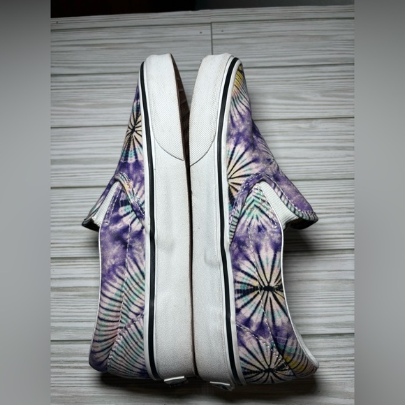 Vans size 7 women’s (5.5 men’s) - Picture 2 of 3